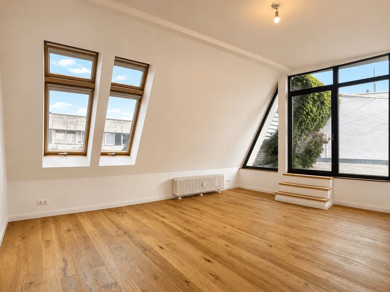 Drei-Zimmer-Dachgeschosswohnung in zentraler Lage - VH 4.OG — photo 1